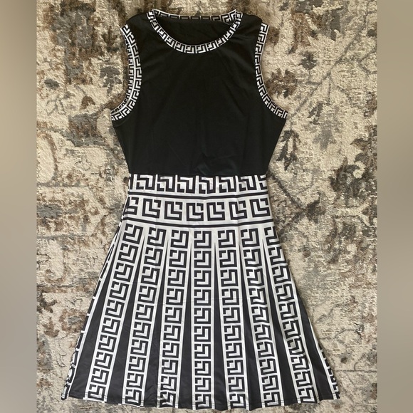 New Geometric Print Sleeveless Colorblock Black White Midi Dress Round Neck NWT - Picture 6 of 10